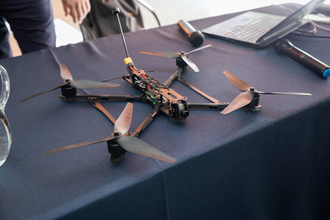 Aviacijos muziejuje savanoriai dalijosi patirtimi Ukrainoje