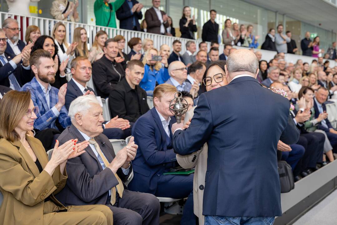 Prezidento Valdo Adamkaus lengvosios atletikos maniežo atidarymas