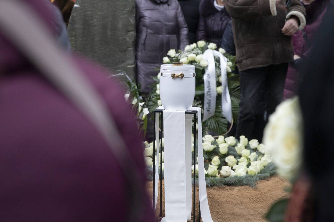 D. Teišerskytės laidotuvės Petrašiunų kapinėse