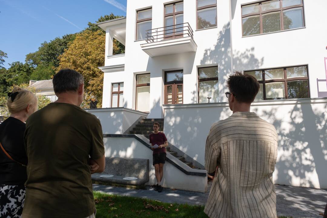 Ekskursija "Gyvi namai" pakvietė į Kauno menininkų namus