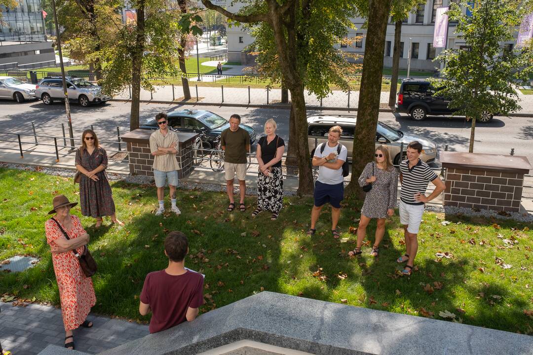 Ekskursija "Gyvi namai" pakvietė į Kauno menininkų namus