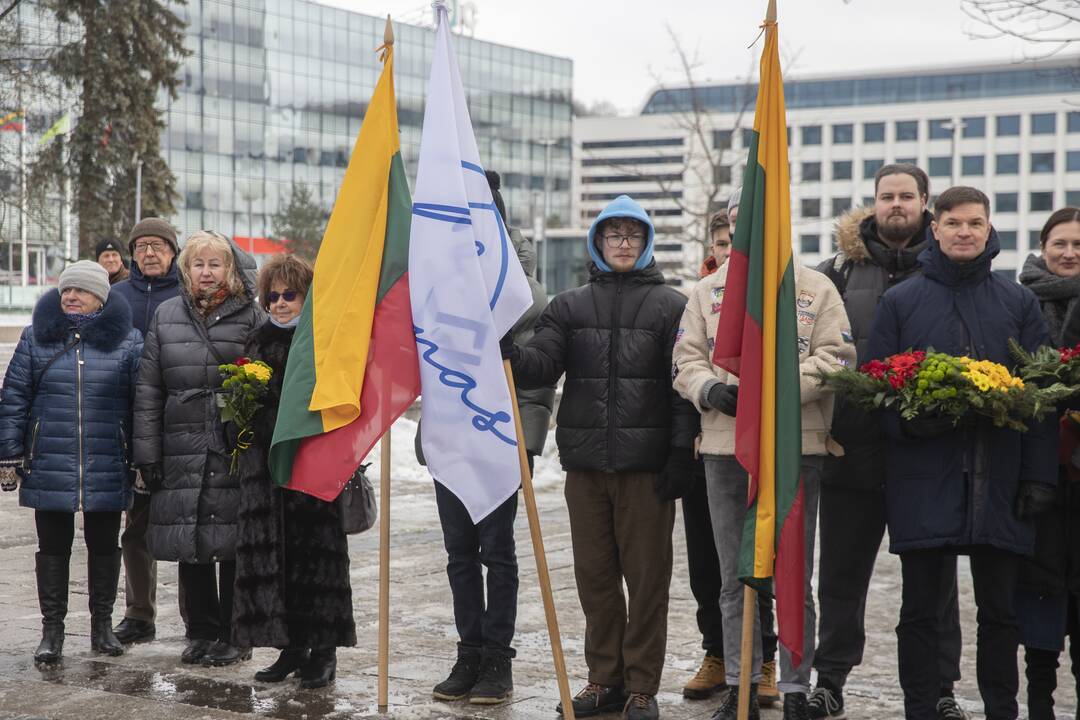 Gėlių padėjimas prie „Laisvės“ paminklo ir Nežinomo kareivio kapo