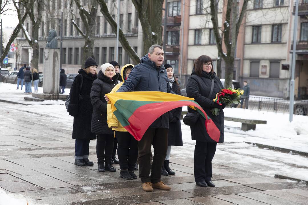 Gėlių padėjimas prie „Laisvės“ paminklo ir Nežinomo kareivio kapo