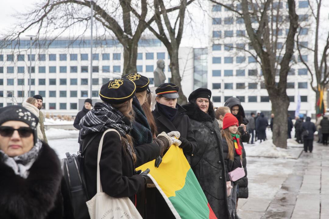 Gėlių padėjimas prie „Laisvės“ paminklo ir Nežinomo kareivio kapo