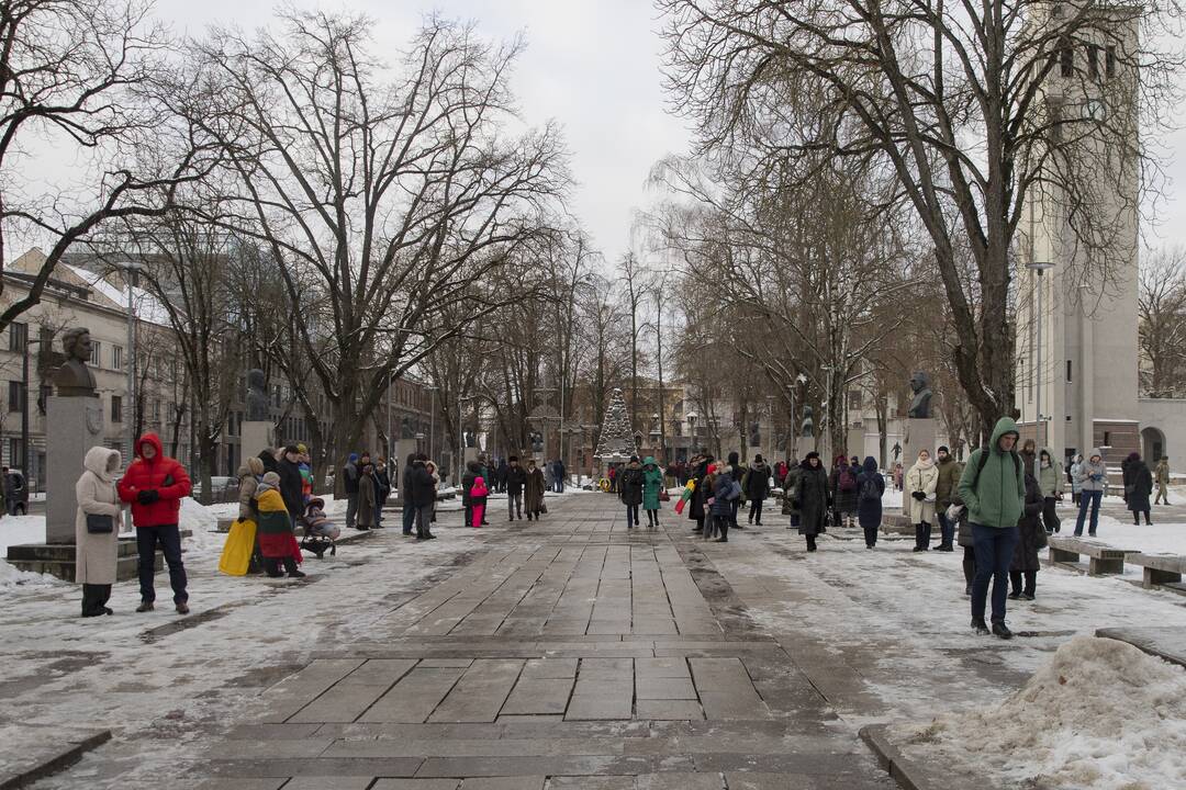 Gėlių padėjimas prie „Laisvės“ paminklo ir Nežinomo kareivio kapo
