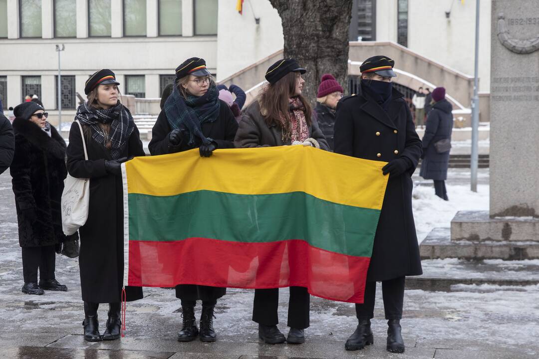 Gėlių padėjimas prie „Laisvės“ paminklo ir Nežinomo kareivio kapo