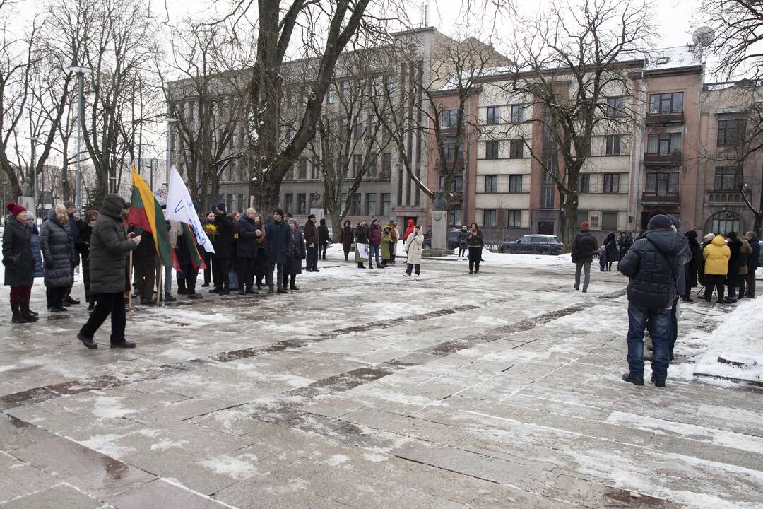Gėlių padėjimas prie „Laisvės“ paminklo ir Nežinomo kareivio kapo