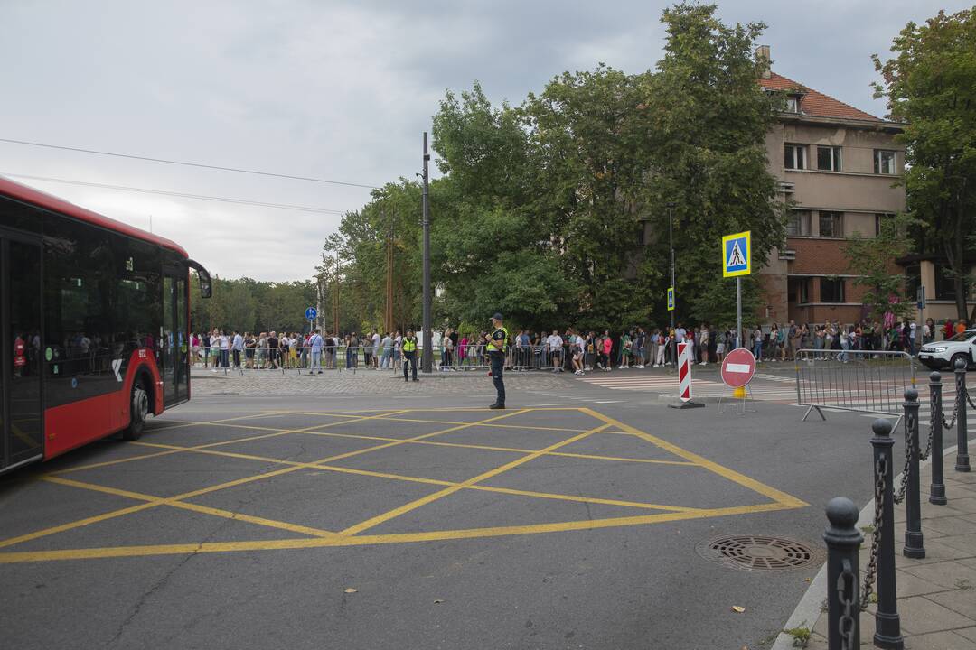 Žmonės plūsta į SEL'o koncertą