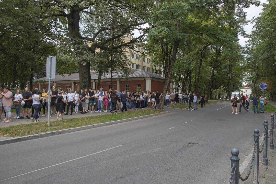 Žmonės plūsta į SEL'o koncertą