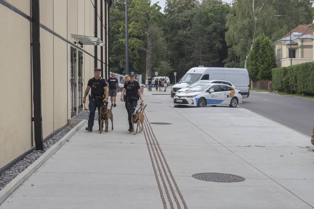 Žmonės plūsta į SEL'o koncertą