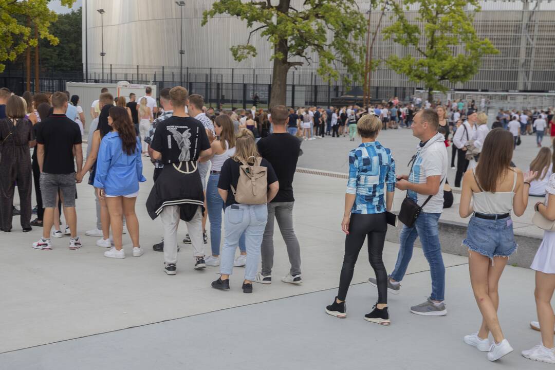 Žmonės plūsta į SEL'o koncertą