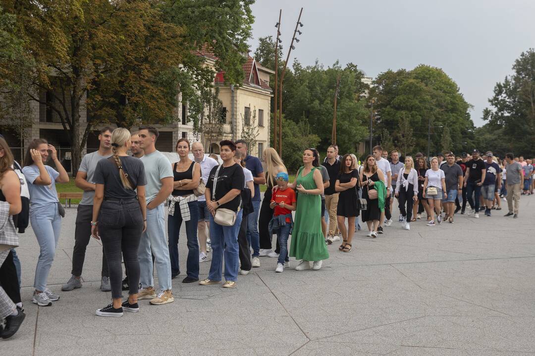 Žmonės plūsta į SEL'o koncertą