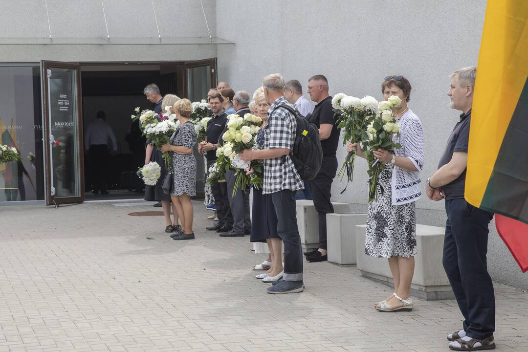 V. Šustauskas išlydėtas į amžinojo poilsio vietą