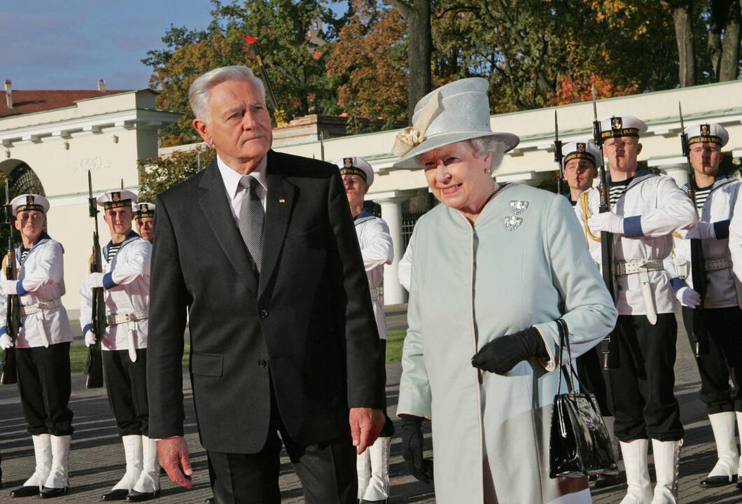 2006 m. į Vilnių atvyko Didžiosios Britanijos karalienė Elžbieta II