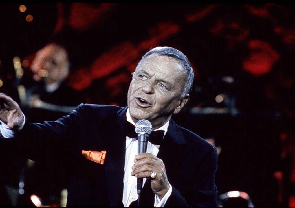 1942 m. Frankas Sinatra pradėjo savo solo karjerą.