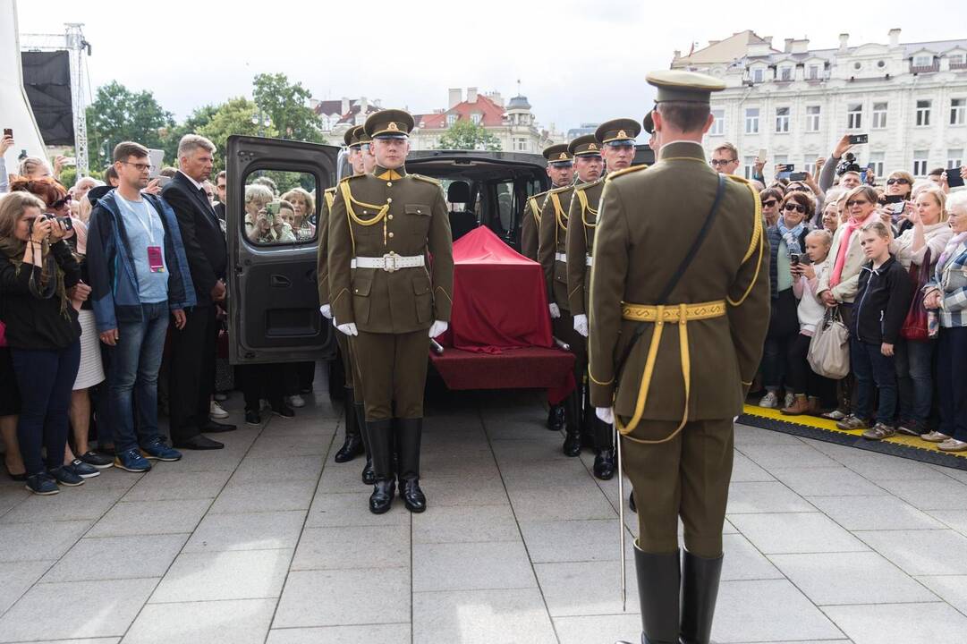 Į Vilnių atvežtas T. Matulionio sarkofagas