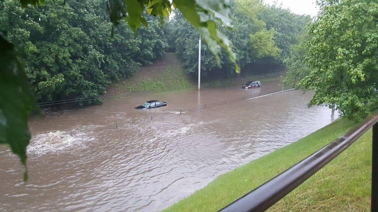 Paskendęs sostinės vakarinis aplinkkelis