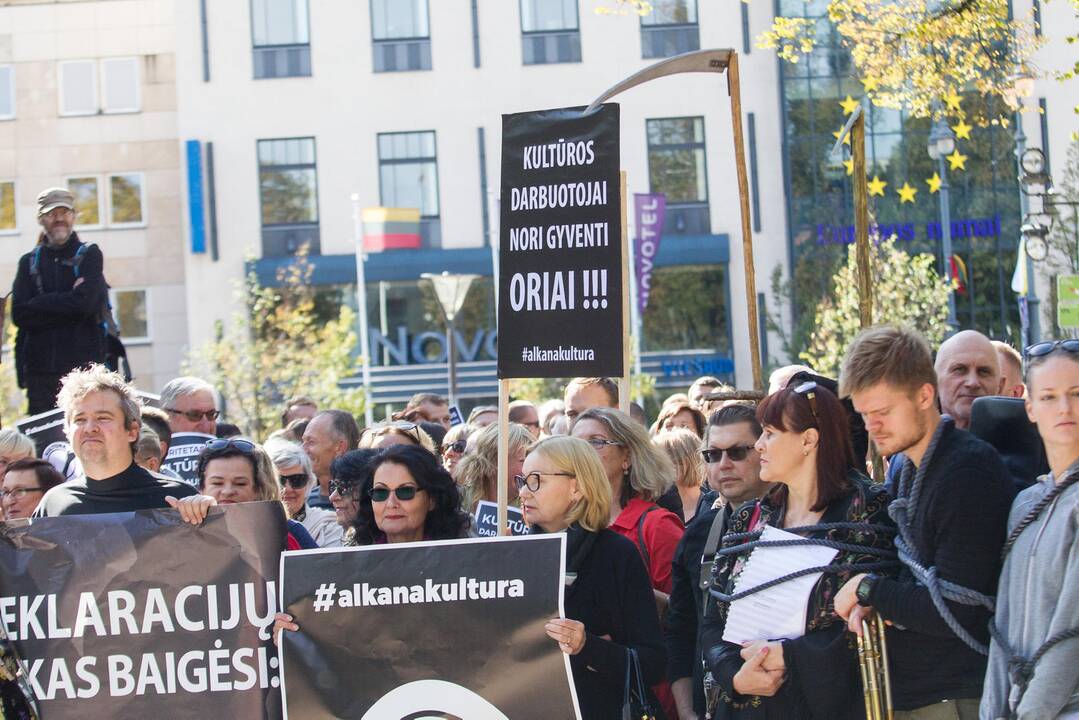 Kultūros įstaigas papiktino planai karpyti jų išlaidas