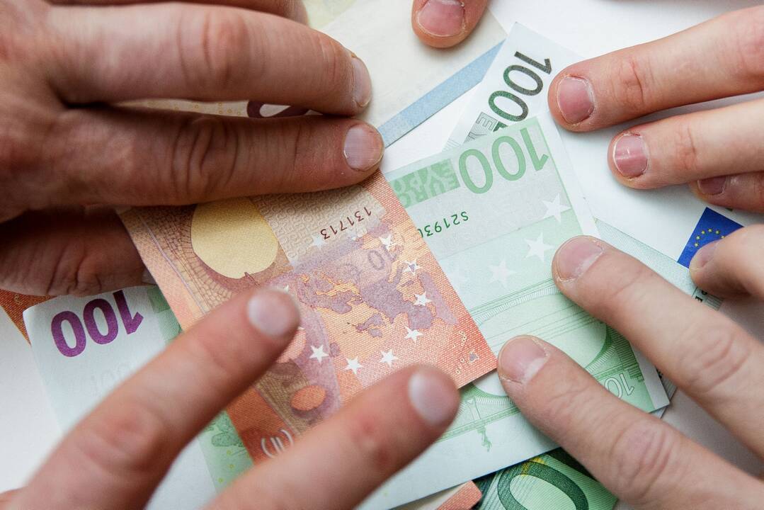 Siūlo pataisas: savivaldos politikams būtų mokama penktadalis mero algos – apie 800 eurų