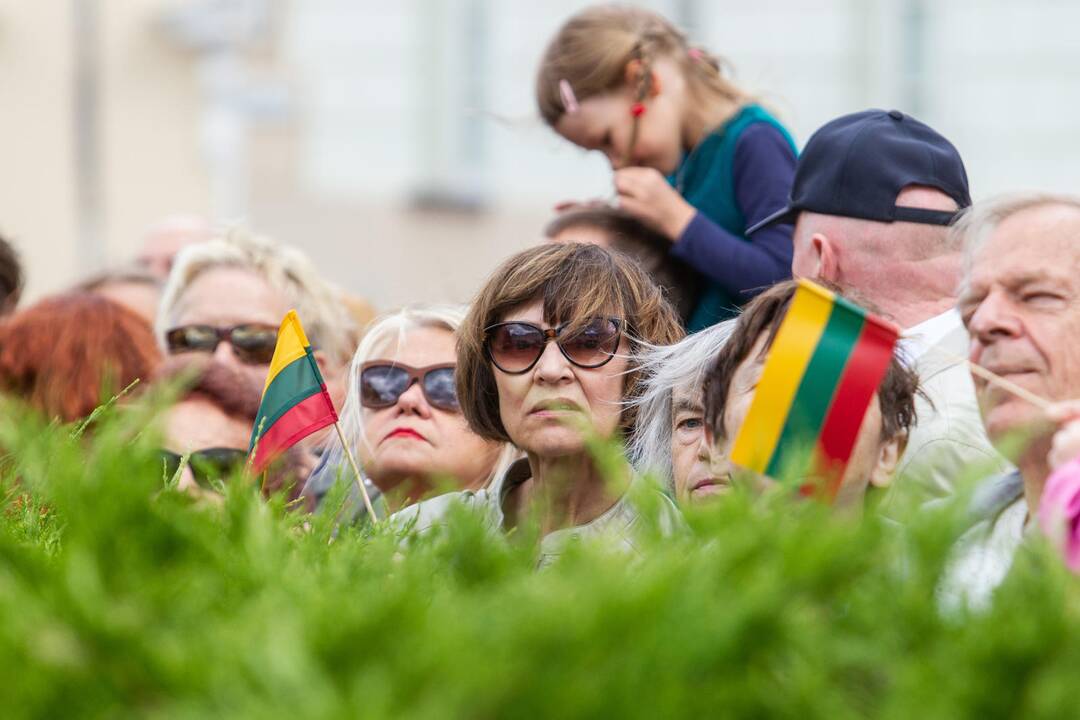 Vėliavų pakėlimo ceremonija S. Daukanto aikštėje