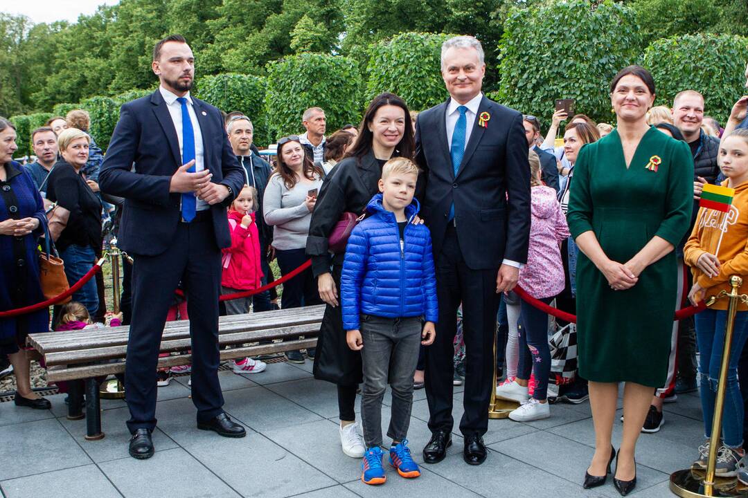 Lukiškių aikštėje giedamas Lietuvos himnas