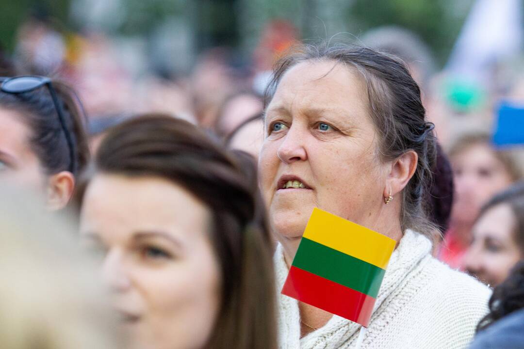 Lukiškių aikštėje giedamas Lietuvos himnas