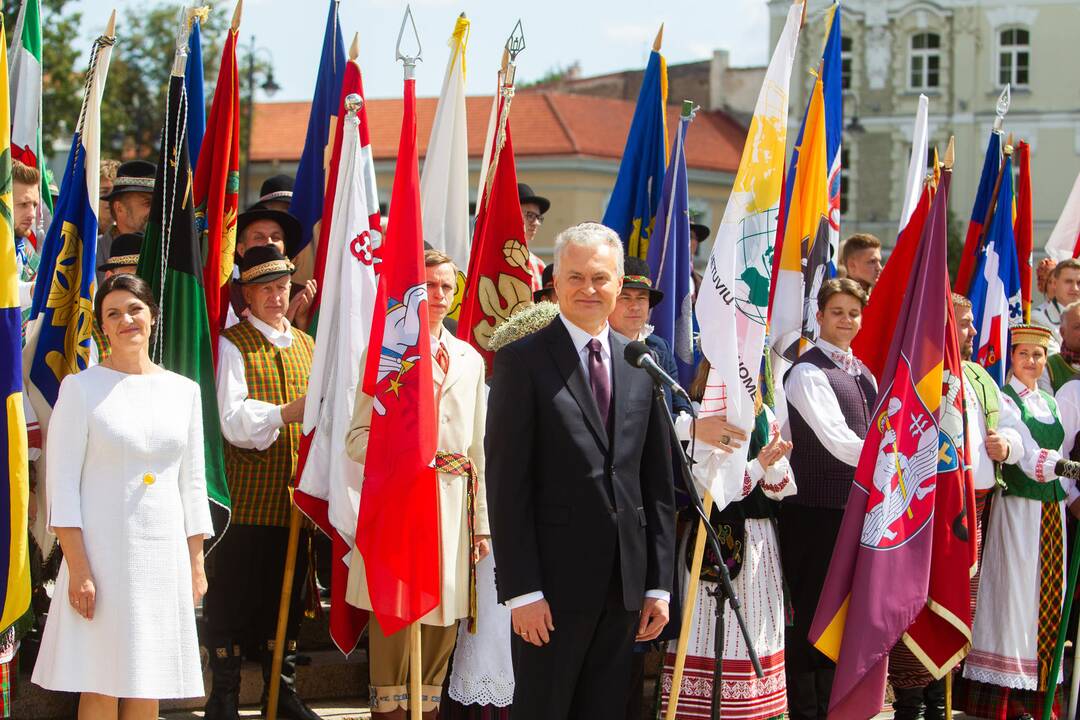 Miestų ir miestelių vėliavų pagerbimo ceremonija