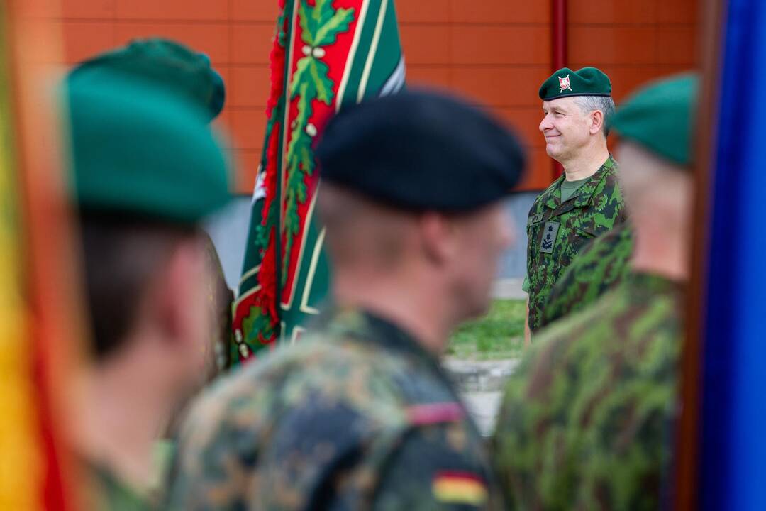 Sausumos pajėgų vado pareigų perdavimo ceremonija