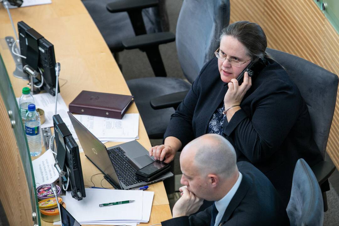 Seimas imasi keisti teisės aktų priėmimą skubos ir ypatingos skubos tvarka