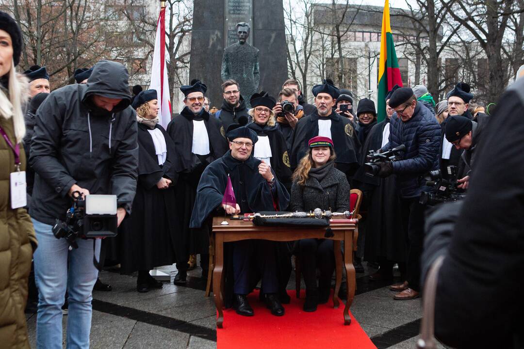 VU akcija: dalijo „Diplomus už Ačių"