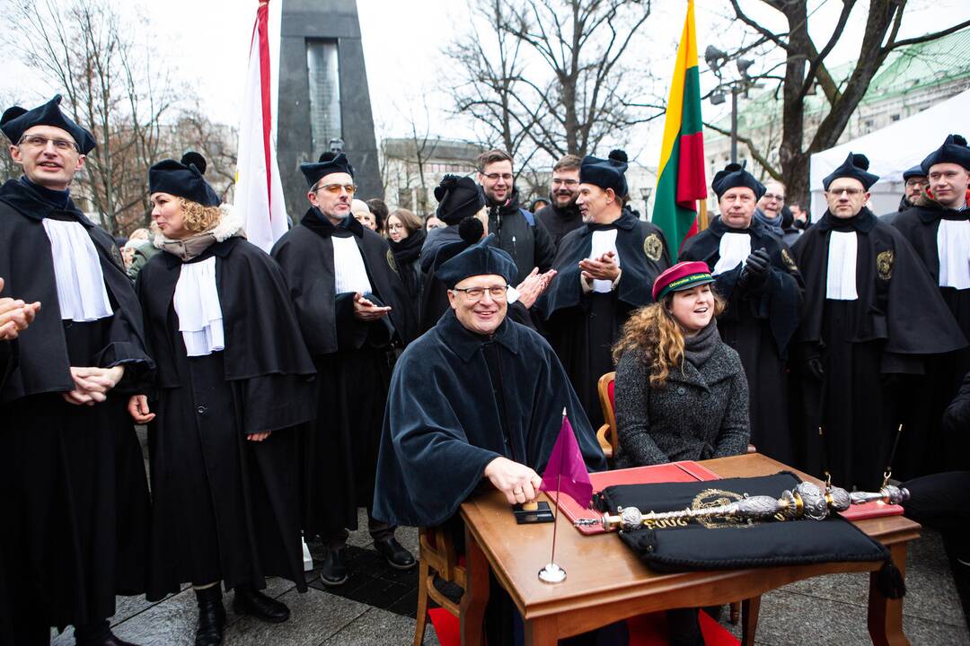 VU akcija: dalijo „Diplomus už Ačių"