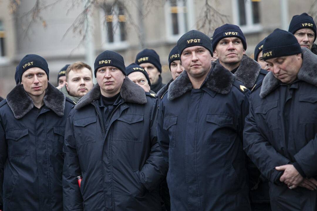 Pareigūnų protestas prie Seimo