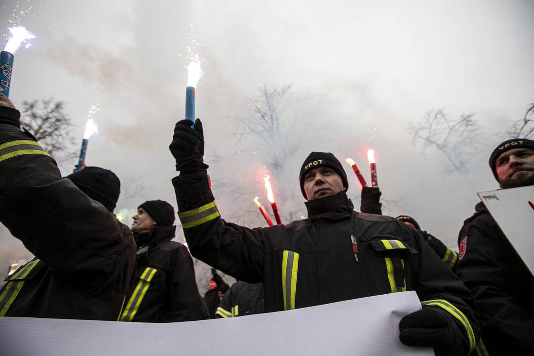 Pareigūnų protestas prie Seimo