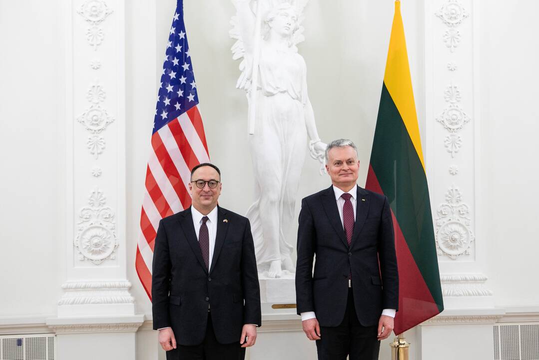 Robertas S. Gilchristas, JAV ambasadorius Lietuvoje, ir prezidentas G. Nausėda