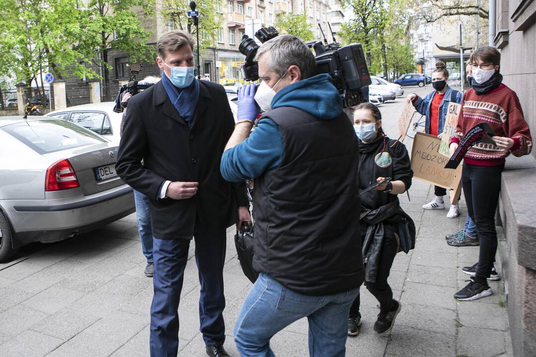 Aktyvistų protestas prieš medžioklę lankais