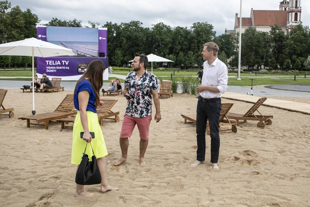 Lukiškių aikštėje atidarytas paplūdimys