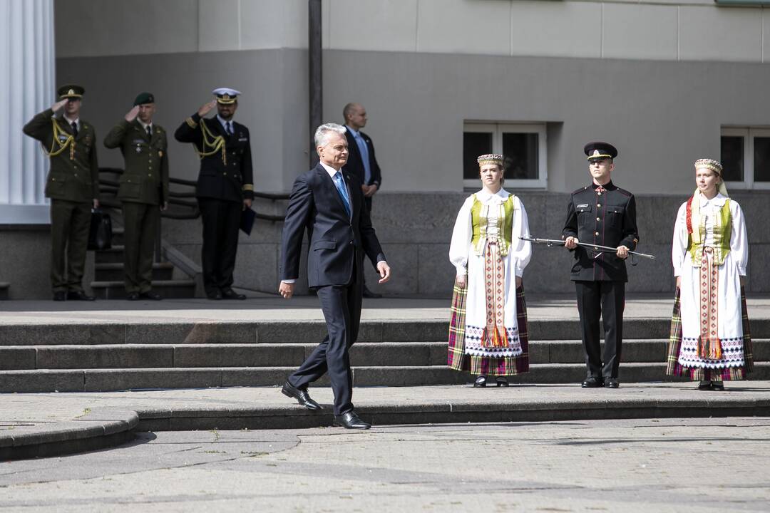 Kariūnams suteiktas pirmasis karininko laipsnis