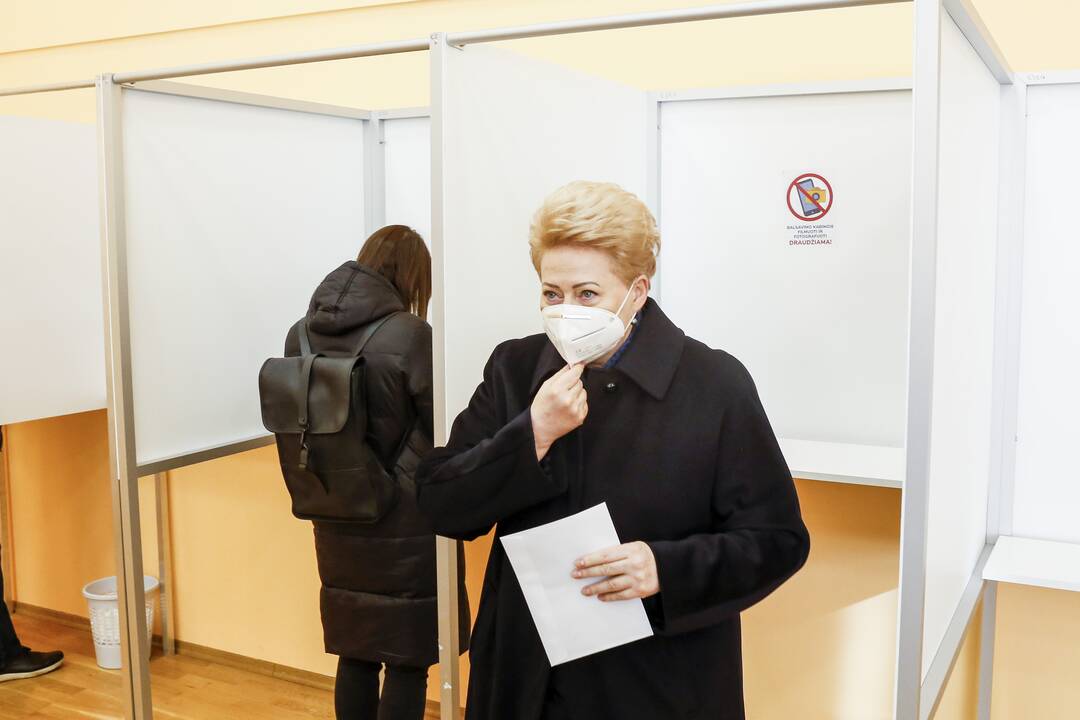 Iš anksto balsavo D. Grybauskaitė
