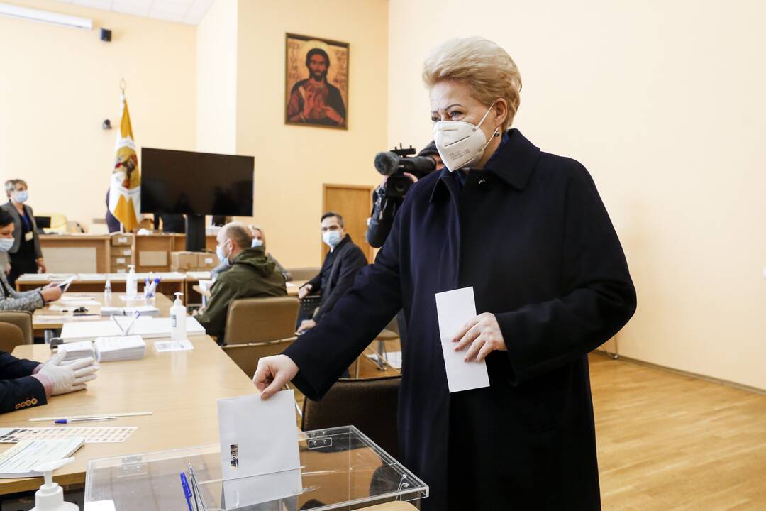 Iš anksto balsavo D. Grybauskaitė