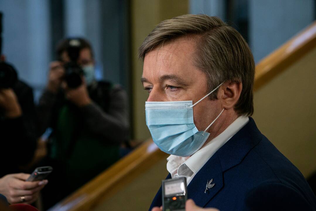 Lietuvos valstiečių ir žaliųjų sąjungos pirmininkas R. Karbauskis paskelbė atsisakantis Seimo nario mandato.