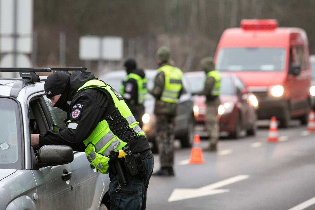 Naujiesiems papildomų apribojimų neruošiama: sprendimai – po švenčių