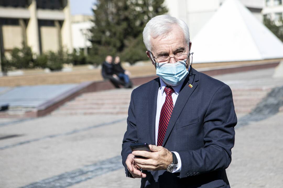 Protestas prieš vakcinas ir karantiną prie Seimo