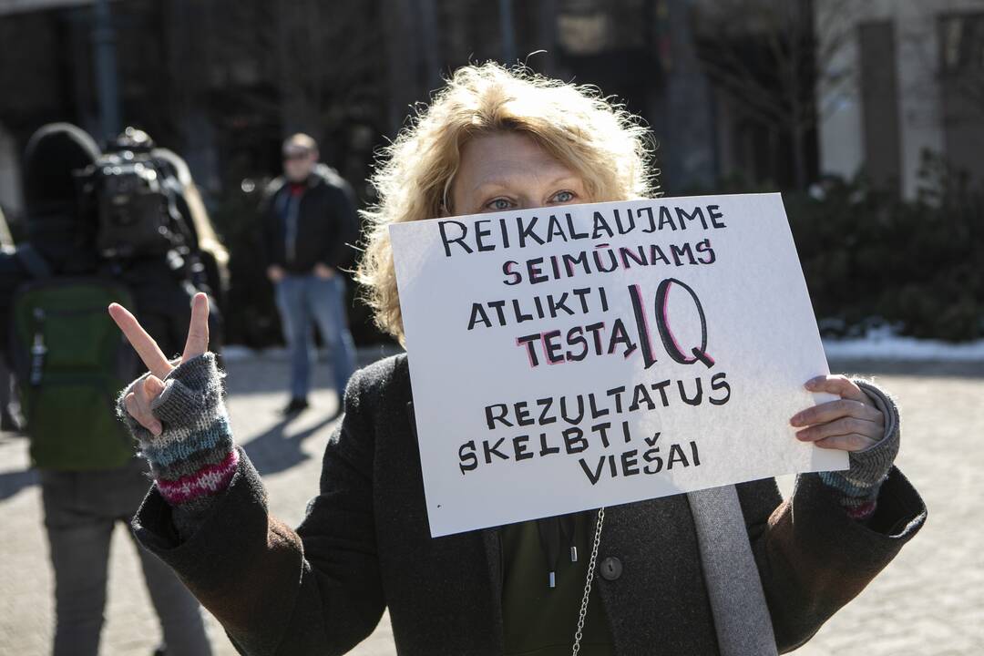 Protestas prieš vakcinas ir karantiną prie Seimo