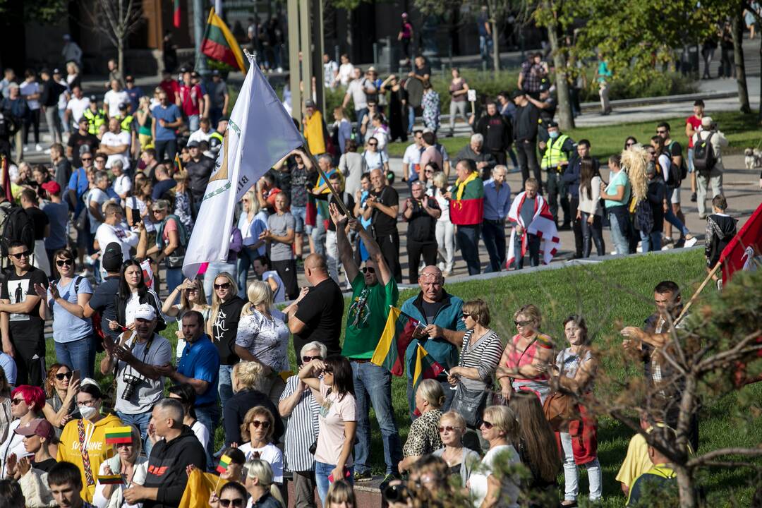 Protestas prie Seimo prieš COVID-19 ribojimus