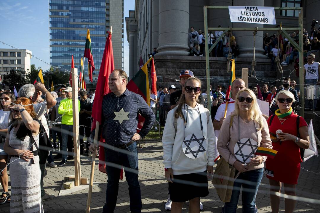 Protestas prie Seimo prieš COVID-19 ribojimus