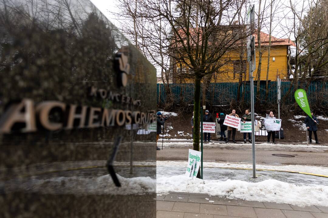 Piketas prie koncerno „Achemos grupė“ būstinės Vilniuje