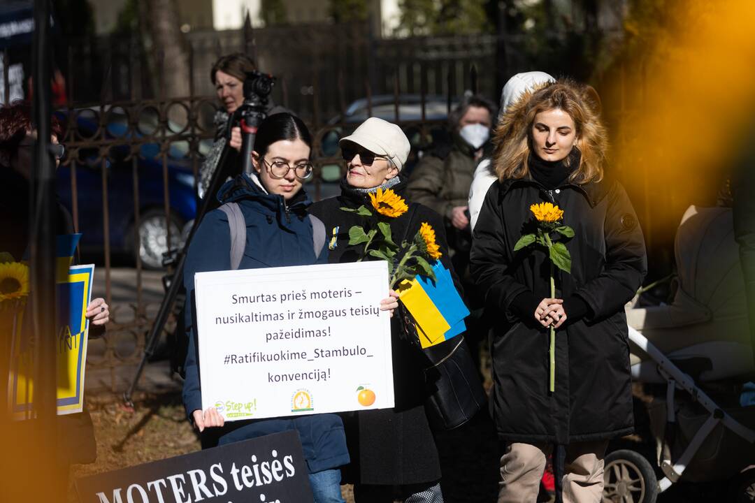 Kovo 8-ąją – solidarumo su Ukrainos moterimis akcija