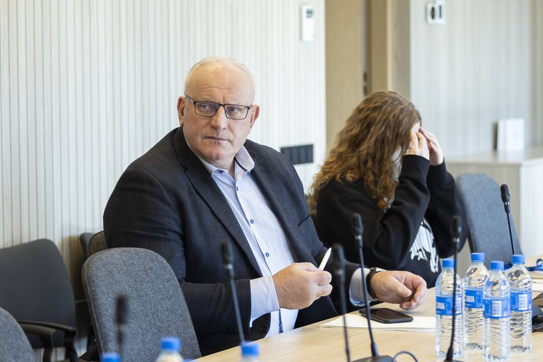 Partijų atstovų susitikimas dėl gynybos susitarimo