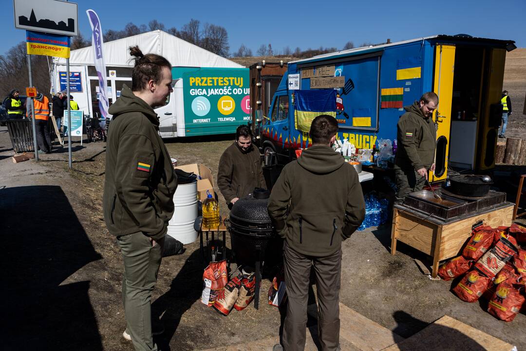 Lietuviai savanoriai padeda Ukrainos pasienyje