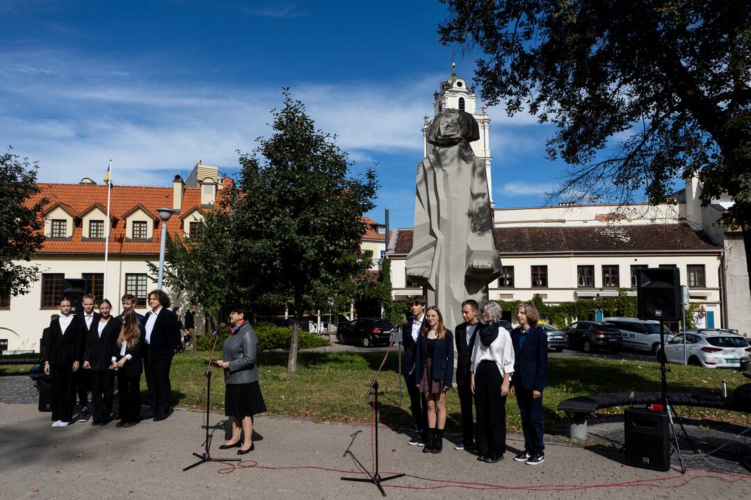 K. Sirvydo skvere atidengta A. Mickevičiaus skulptūra